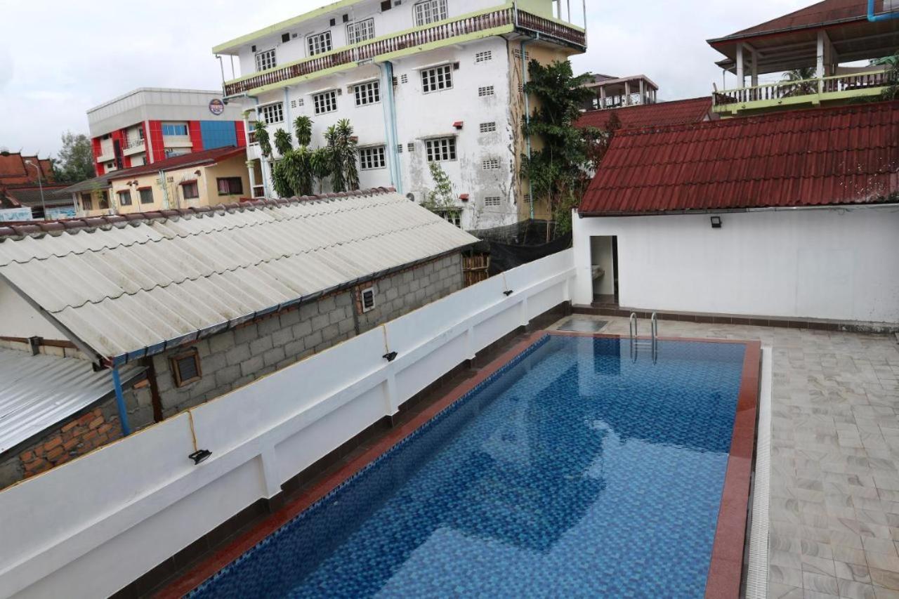 V Central Hotel Vang Vieng Exterior photo