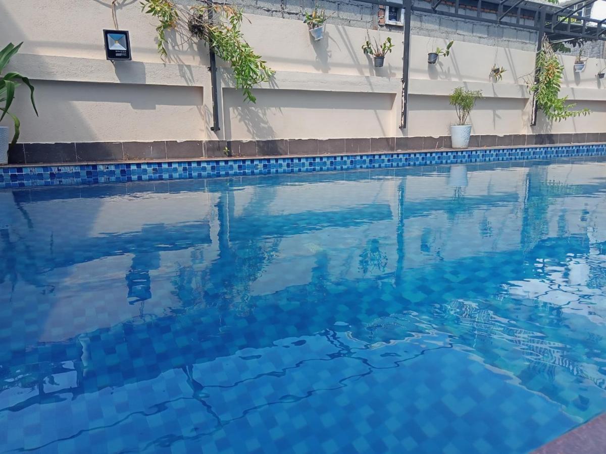 V Central Hotel Vang Vieng Exterior photo